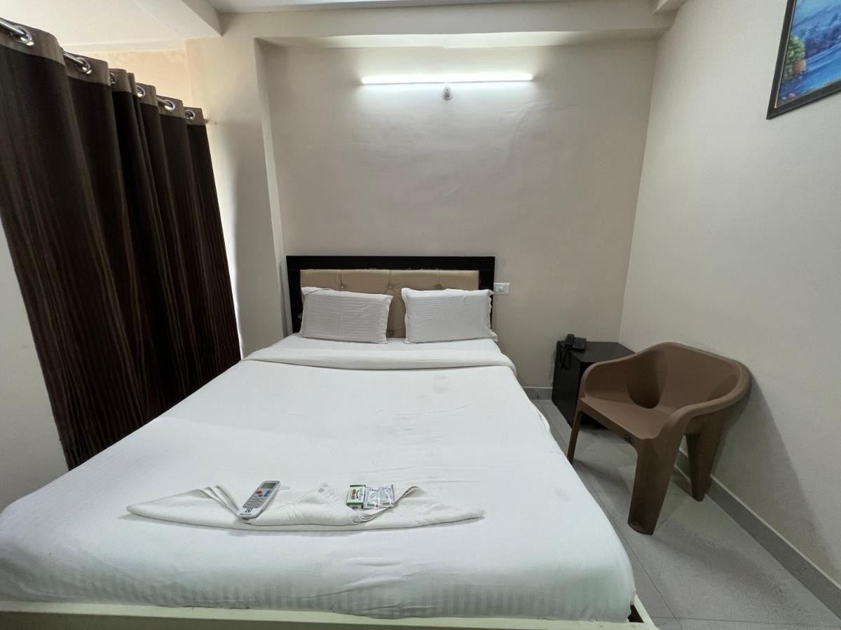 5 Star Grand Hotel Шамшабад Екстериор снимка